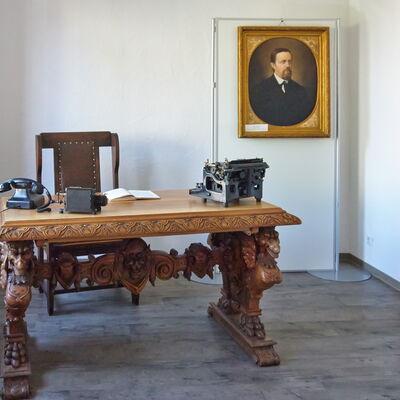 Bild vergrößern: Schreibtisch von Ludowici in der Außenstelle des Ziegeleimuseums