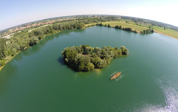 Bild vergrößern: Luftaufnahme von der Lusoria Rhenana am Neupotzer Setzfeldsee